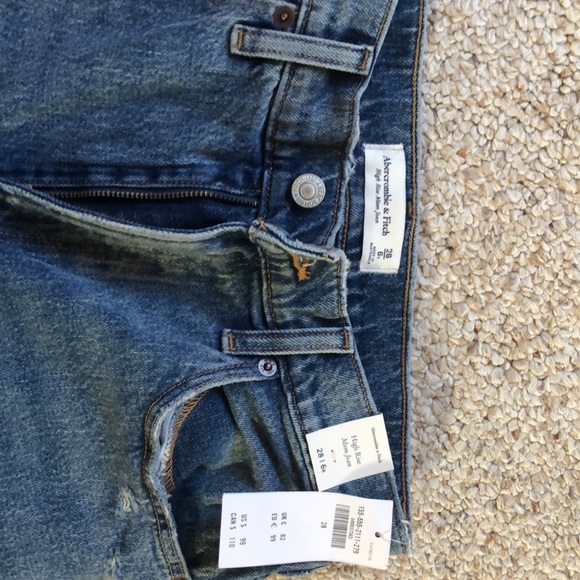 Abercrombie & Fitch high rise mom jean. Size 28. - Picture 2 of 2